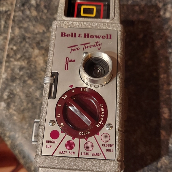Bell & Howell 8mm movie camera - Picture 2 of 10